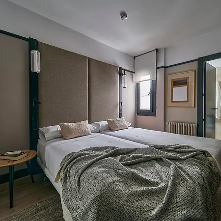 Hotel B48 Opera *